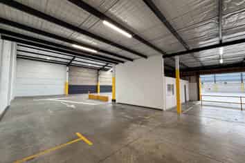 ULTIMATE INNER CITY WAREHOUSE WITH 60 PARKS
