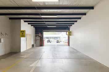 ULTIMATE INNER CITY WAREHOUSE WITH 60 PARKS
