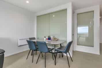 902/8 Waikumete Road, Glen Eden