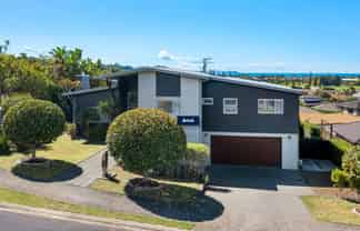 60 Chesterfield Way, Orewa