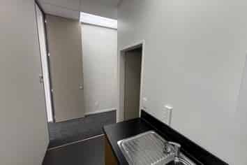 Quality affordable office with car park