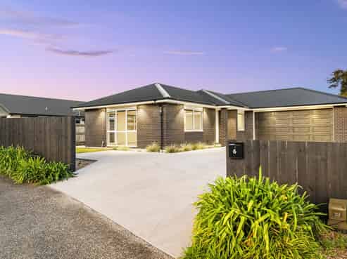 6 Carrick Robertson Place, Waihi