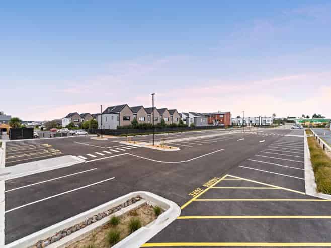 BRAND NEW MEDICAL AND COMMERCIAL CENTRE
