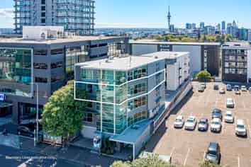 Must be Sold – Vacant Office + 5 Parks