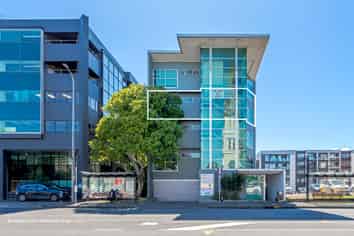 Must be Sold – Vacant Office + 5 Parks