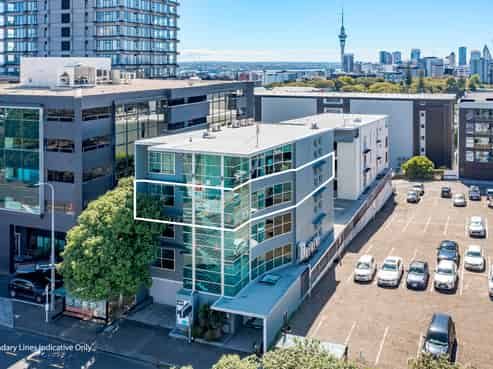 City Fringe Commercial Office Space with Carparking!