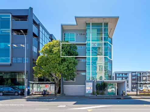 City Fringe Commercial Office Space with Carparking!