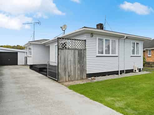 87 Montgomery Crescent, Bader