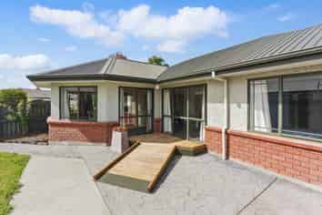 34 Strachan Way, Highbury