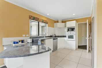 34 Strachan Way, Highbury
