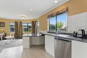 34 Strachan Way, Highbury