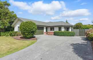 34 Strachan Way, Highbury