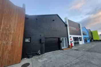 LEASE - Smart, High Profile Workshop & Offices