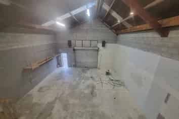 LEASE - Smart, High Profile Workshop & Offices