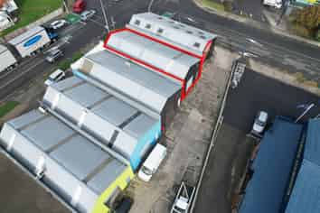 LEASE - Smart, High Profile Workshop & Offices
