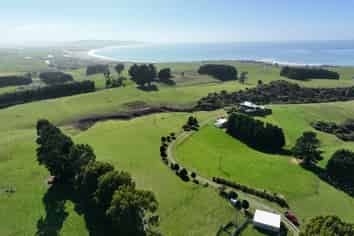 61 Tinico Road, Kaka Point