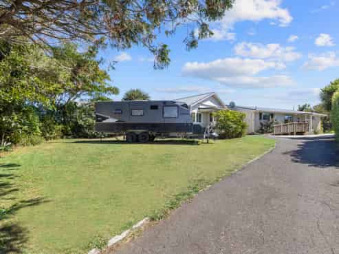 24 Wallis Street, Raglan