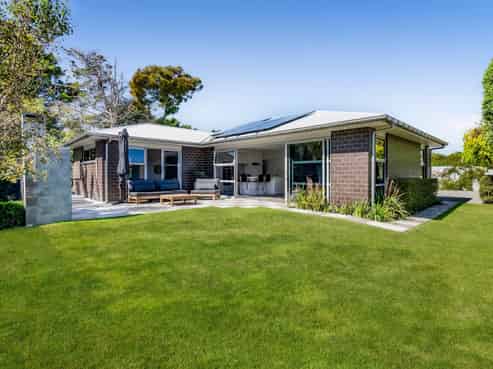77 Brooklands Road, Brooklands