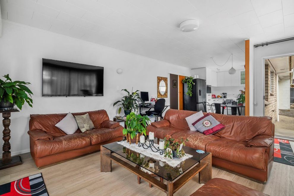Modern, stylish, and move-in ready! - Bild 3