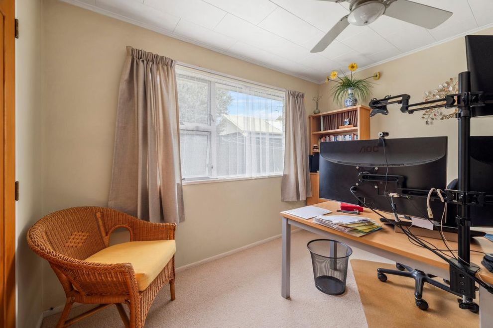 Modern, stylish, and move-in ready! - Fler