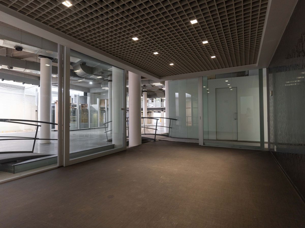 ROAD FRONT HIGH END SHOWROOM - Vista 6
