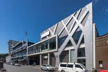 ROAD FRONT HIGH END SHOWROOM