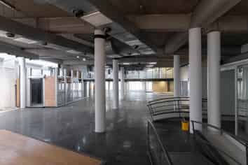 ROAD FRONT HIGH END SHOWROOM