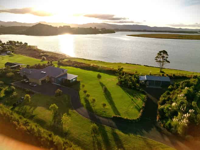 37 Pahoia Beach Road, Whakamarama