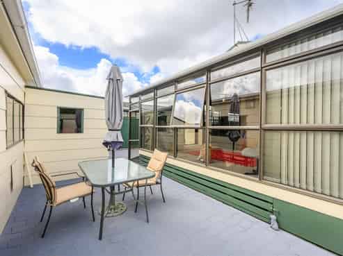  1A Oldfield Place, Bulls