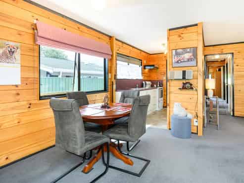  1A Oldfield Place, Bulls