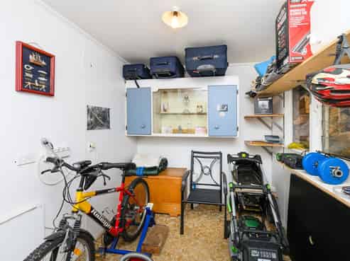  1A Oldfield Place, Bulls
