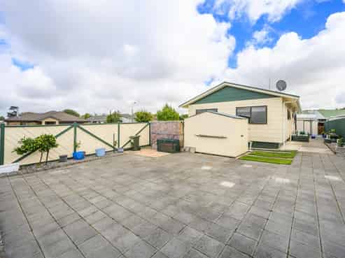  1A Oldfield Place, Bulls