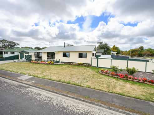  1A Oldfield Place, Bulls