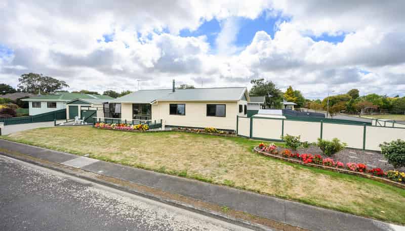  1A Oldfield Place, Bulls