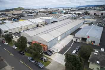 Drive-Through 510m2 Warehouse & 1400m2 Yard