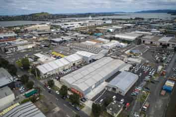 Drive-Through 510m2 Warehouse & 1400m2 Yard