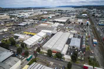 Drive-Through 510m2 Warehouse & 1400m2 Yard