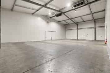 Large Cool Store / Warehouse with Excess Land! 