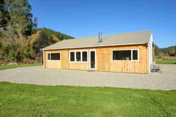 542 Tadmor-Glenhope Road, Tadmor