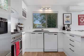 2/137 Awaroa Road, Helensville