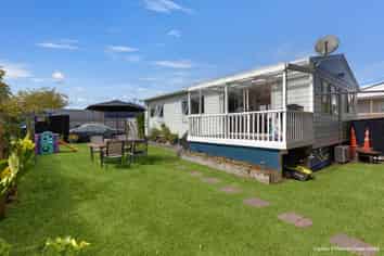 2/137 Awaroa Road, Helensville