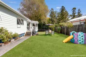 2/137 Awaroa Road, Helensville