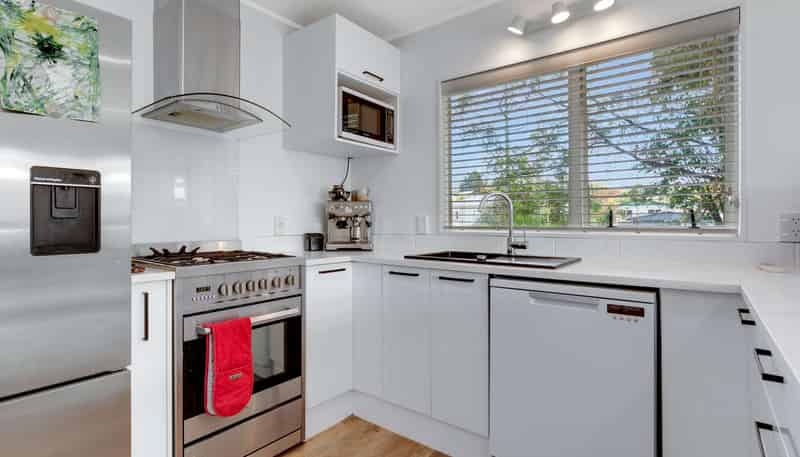 2/137 Awaroa Road, Helensville