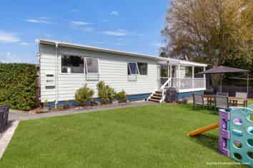 2/137 Awaroa Road, Helensville