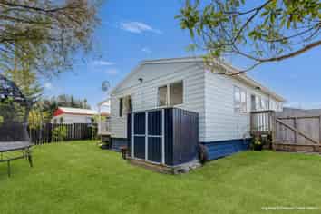 2/137 Awaroa Road, Helensville