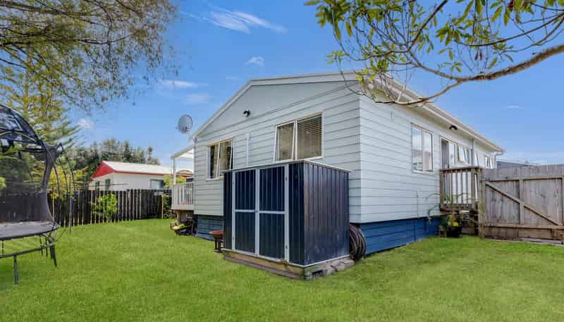 2/137 Awaroa Road, Helensville