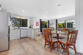 2/137 Awaroa Road, Helensville