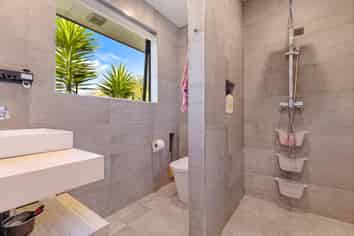 68 Omana Avenue Shelly Beach, Helensville