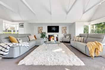 281 Point View Drive, Shamrock Park