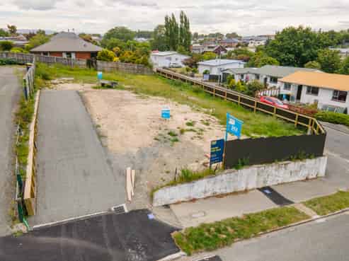 62 Avenue Road, West End